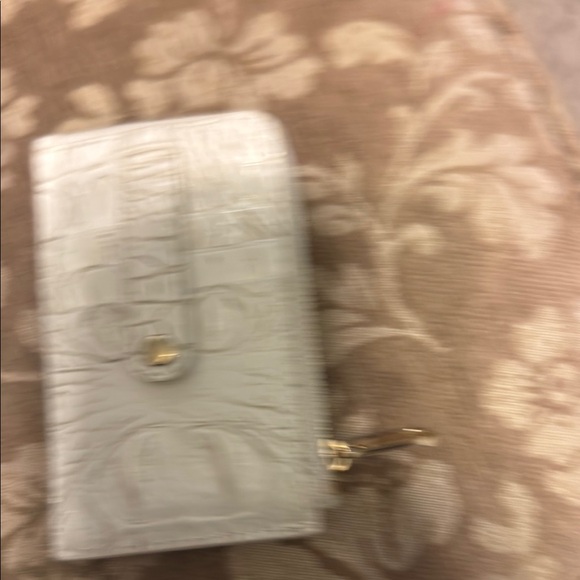 Brahmin Cream Crossbody Bag with Crocodile Texture - Picture 3 of 5